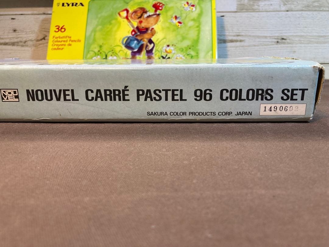 NOUVEL CARRE PASTEL 96色　木箱入り