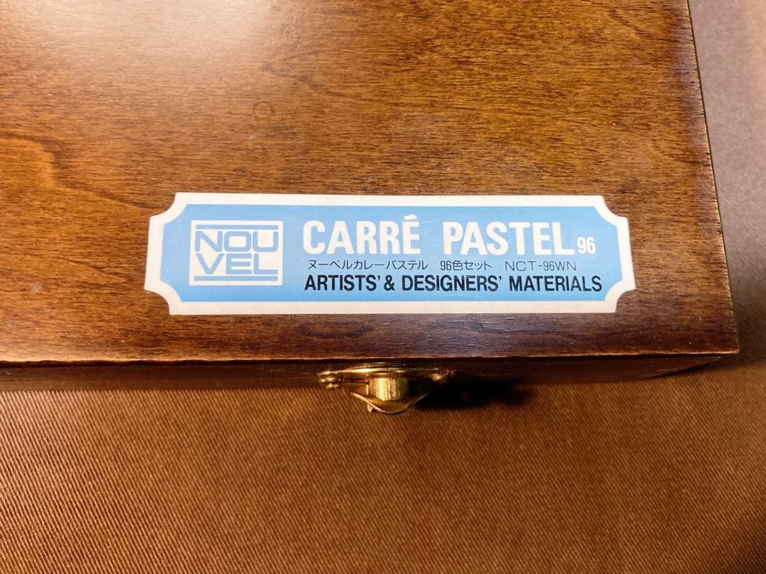 NOUVEL CARRE PASTEL 96色　木箱入り
