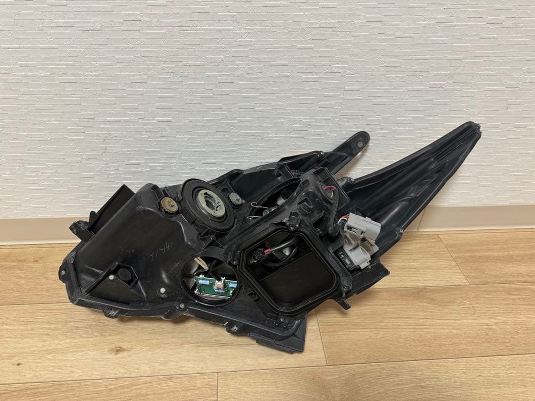 プリウス30 G's 純正ヘッドライト　左右セット　ポジション点灯OK