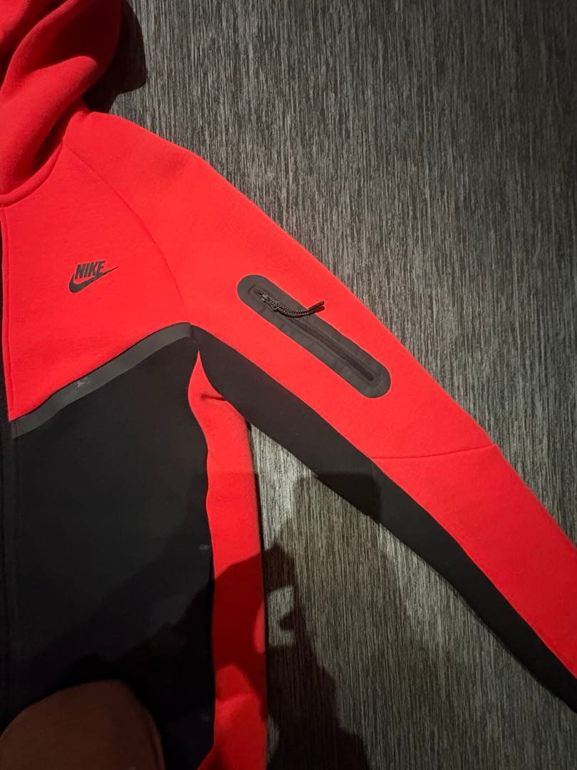 NIKE テックフリース　赤黒　S 正規品　希少品