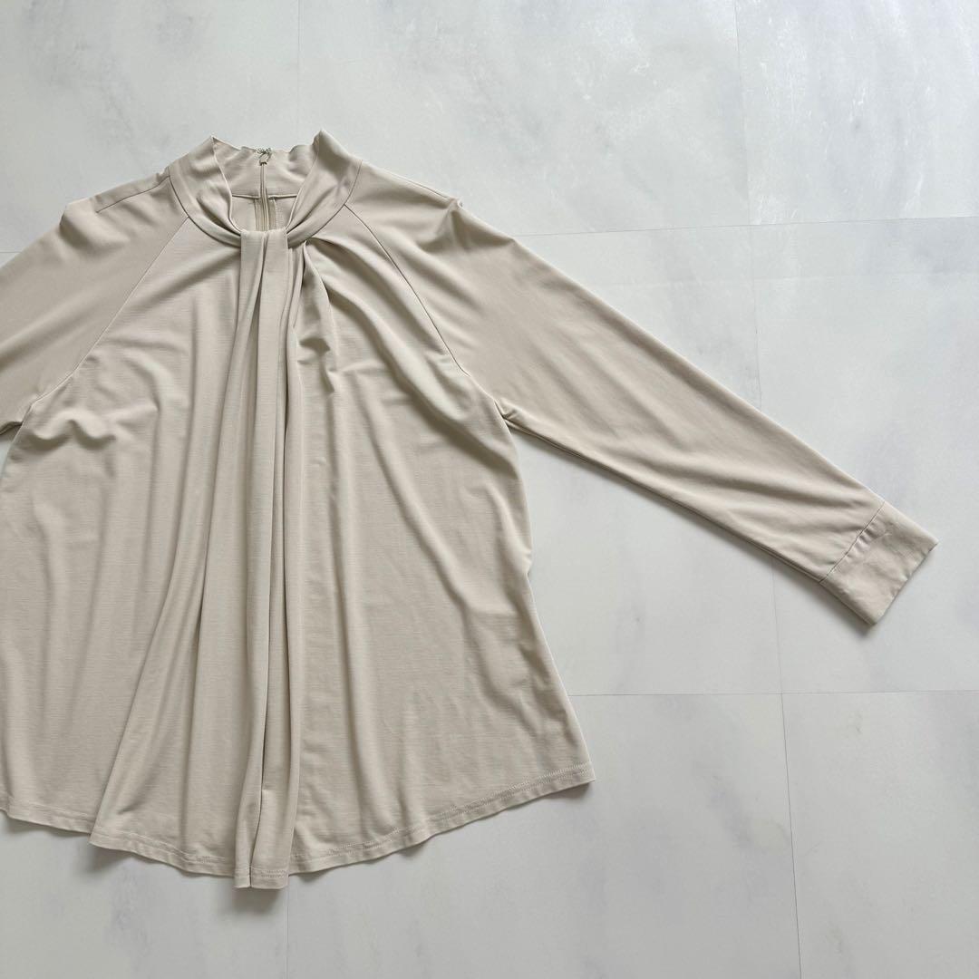 SOEJU ソージュ　ボウスタイルプルオーバー　ベージュ　M