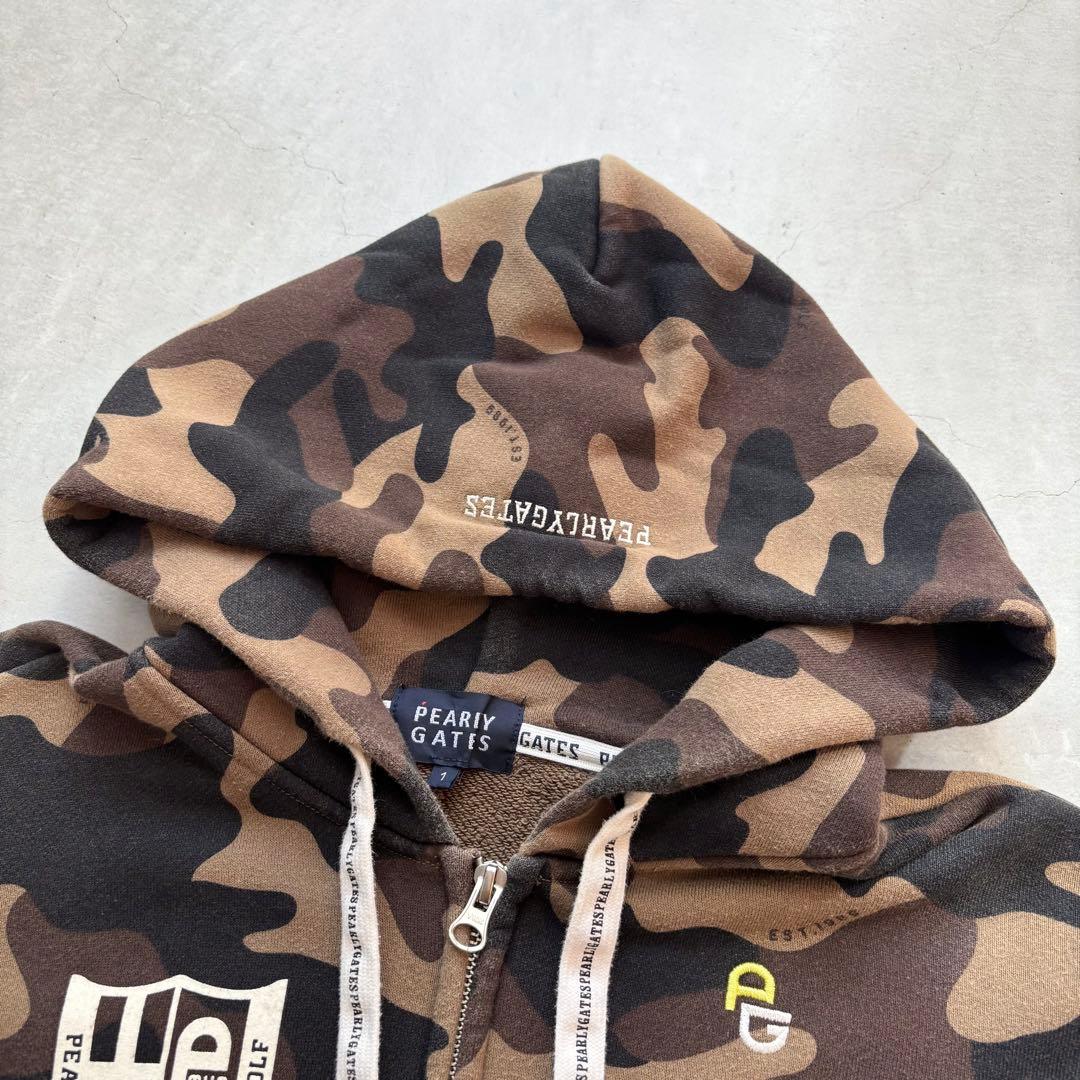 PEARLY GATES 迷彩カモフラ総柄 ジップフードパーカー にこちゃん刺繍