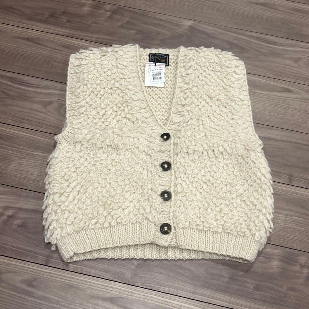 【新品未使用】FIKA. ループニットベスト アイボリー　ヤマダヤ