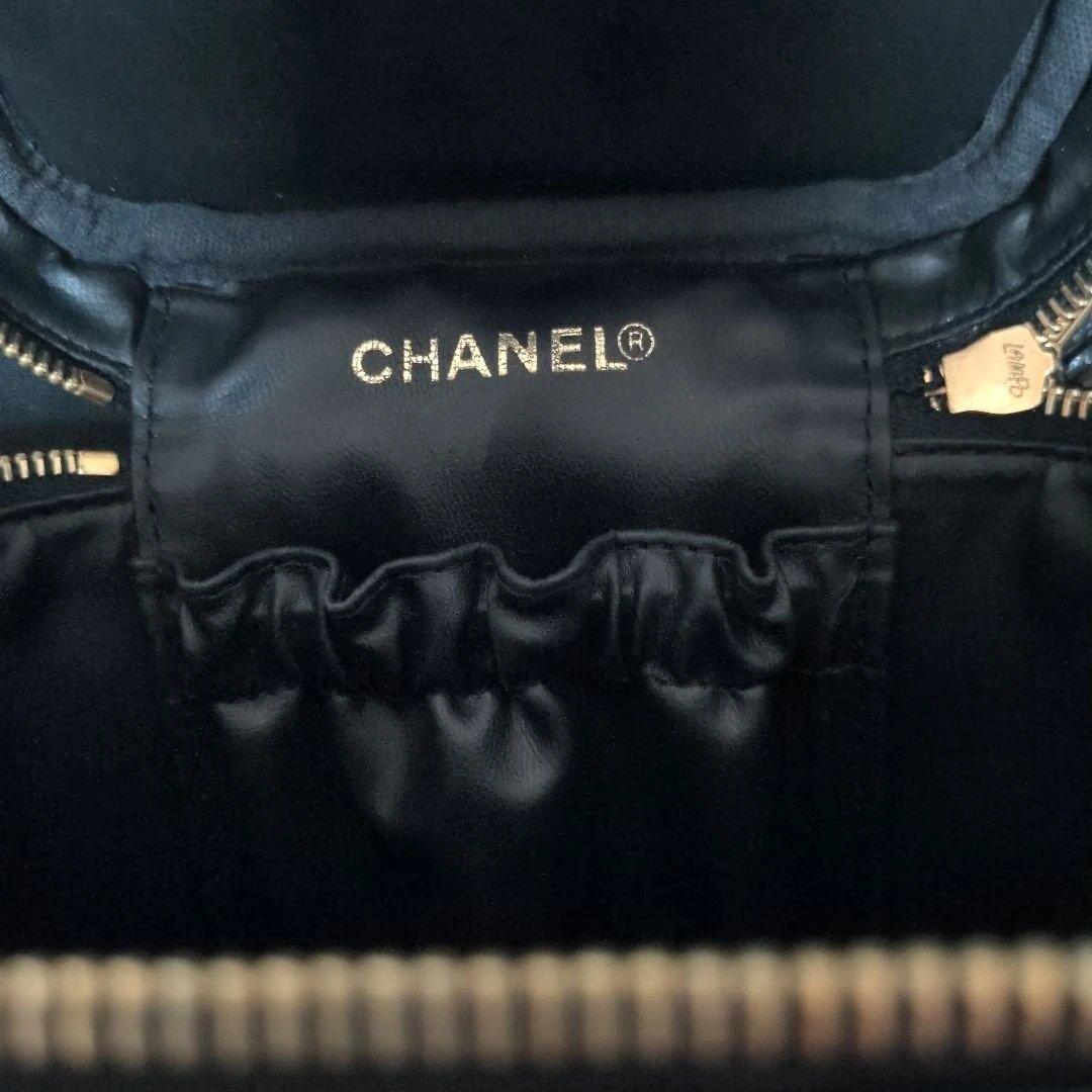 CHANEL ブラックレザー バニティバッグ