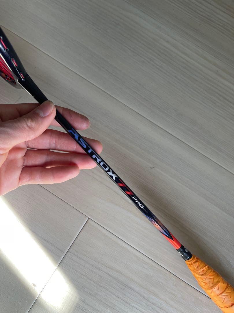 ASTROX 77 PRO バドミントンラケット 4UG5