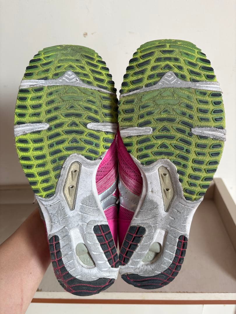 ピンク メッシュ シューズ