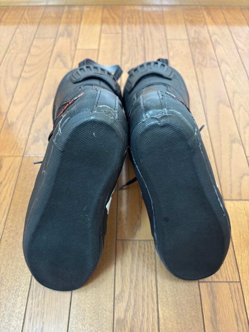 Nordica DOBERMANN 5 RD Sのブラックスキーシューズ。