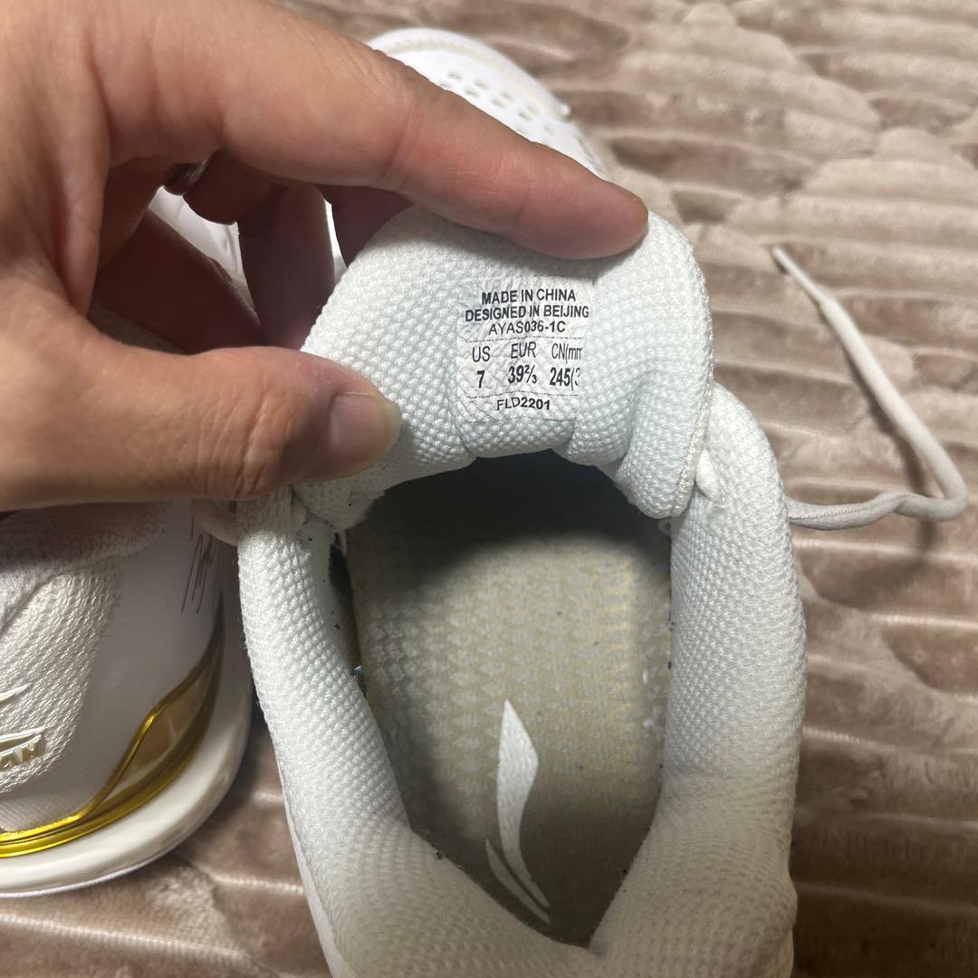 ねこ様【美品】LI-NING バドミントンシューズ AYAS036 24.5cm