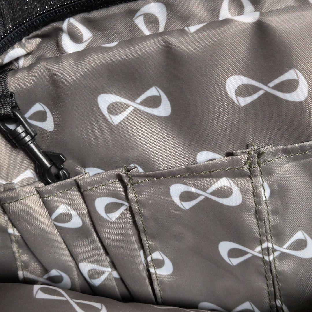 NFINITY バックパック スパークル　チアリュック　ブラック×ゴールド