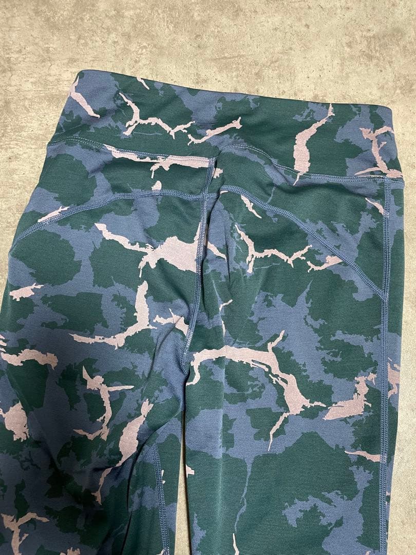 SN super.natural迷彩柄ハイウエストレギンス