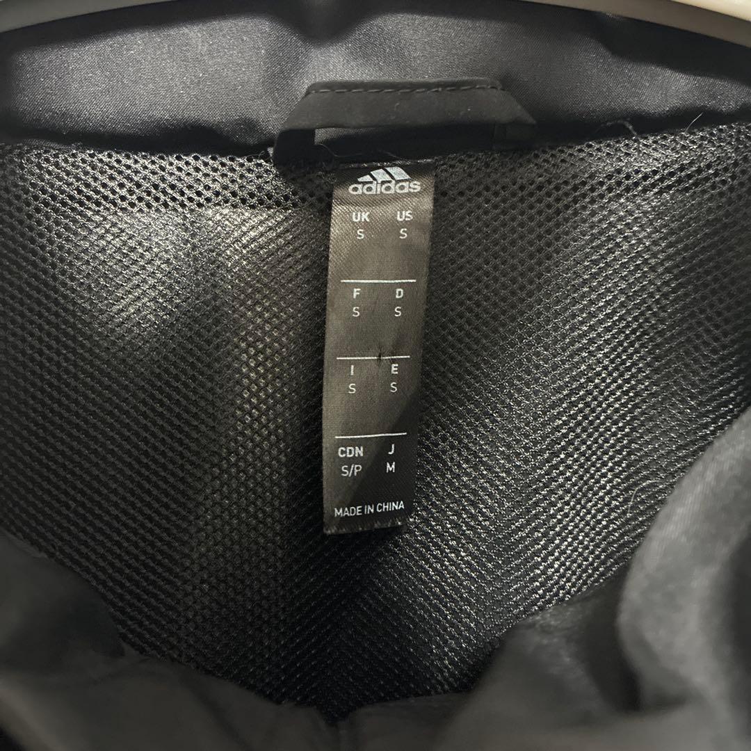 adidas レアル・マドリード ナイロンジャケット ブラック　ゴールド