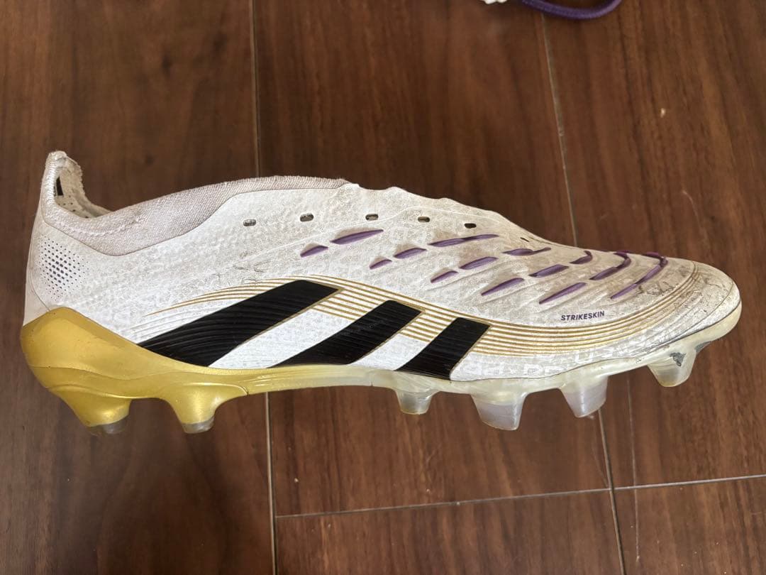 マ*ミ様 adidas Predator サッカーシューズ ホワイト/ブラック/