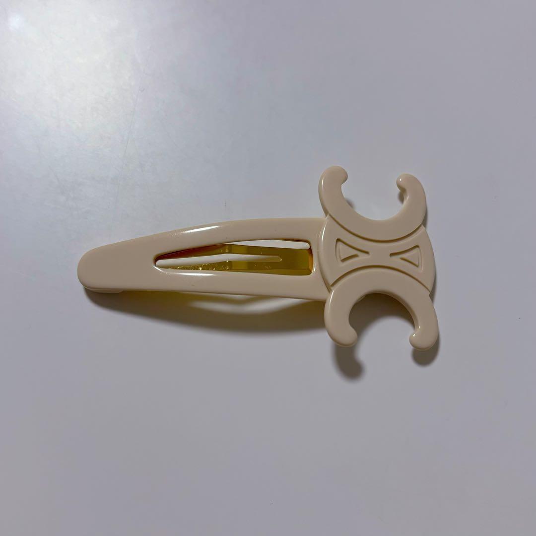 セリーヌ トリオンフ ラージ スナップ ヘアクリップ アイボリー