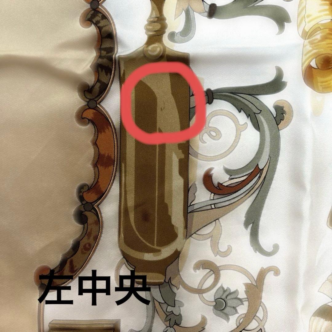 HERMÈS エルメス　シルクスカーフ 装飾的デザイン