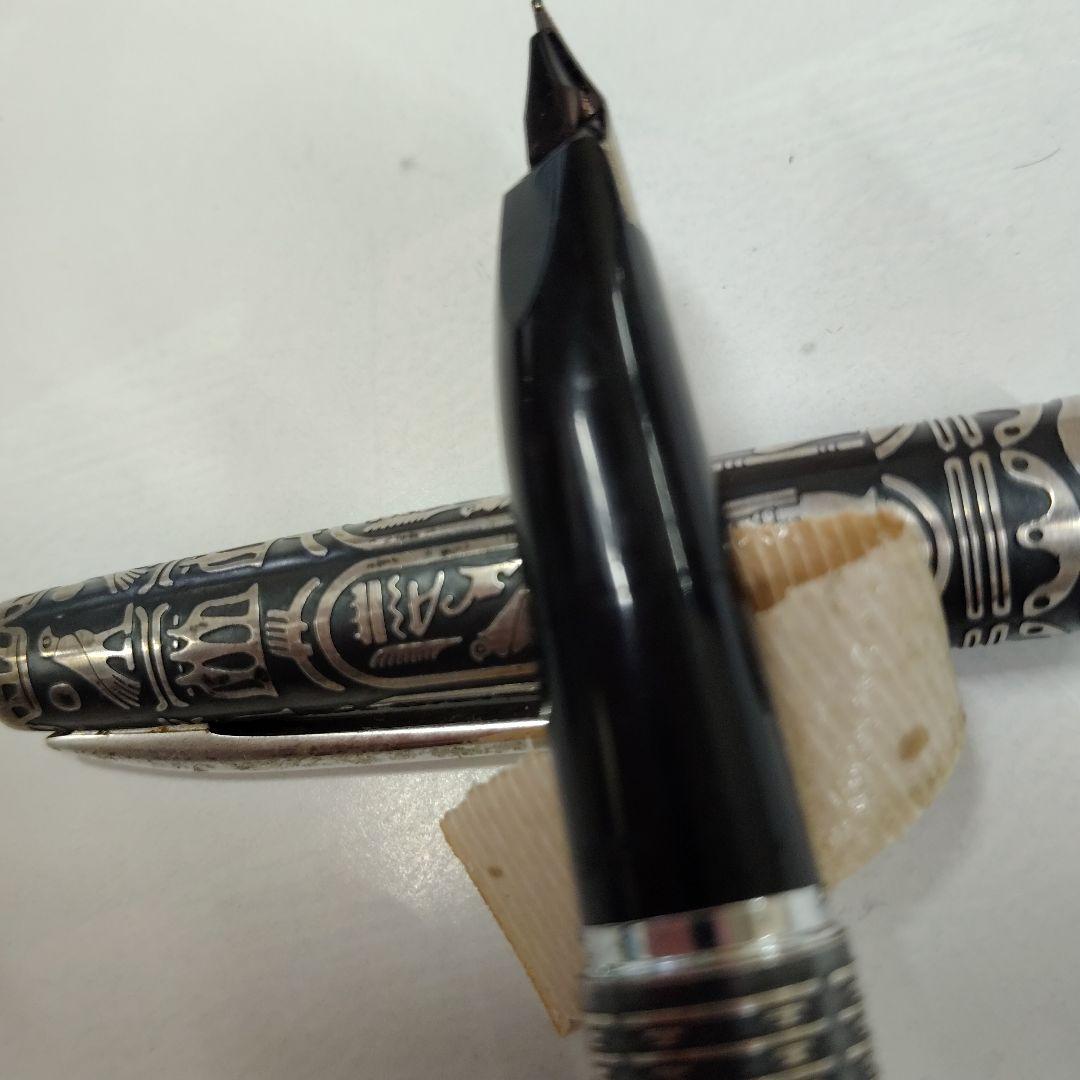 セーラ　万年筆　エジプト柄　シルバー　黒軸中央付近全周ヒビあり