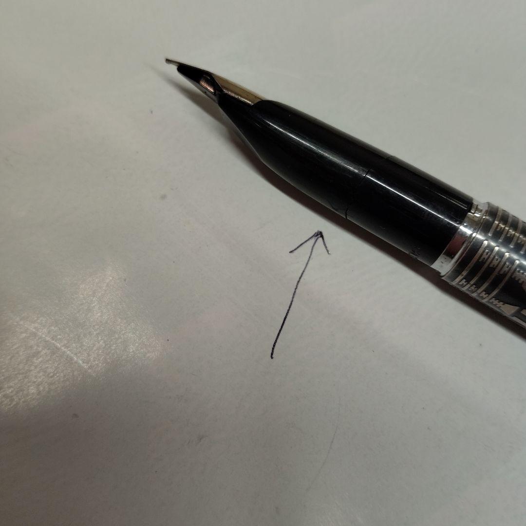 セーラ　万年筆　エジプト柄　シルバー　黒軸中央付近全周ヒビあり