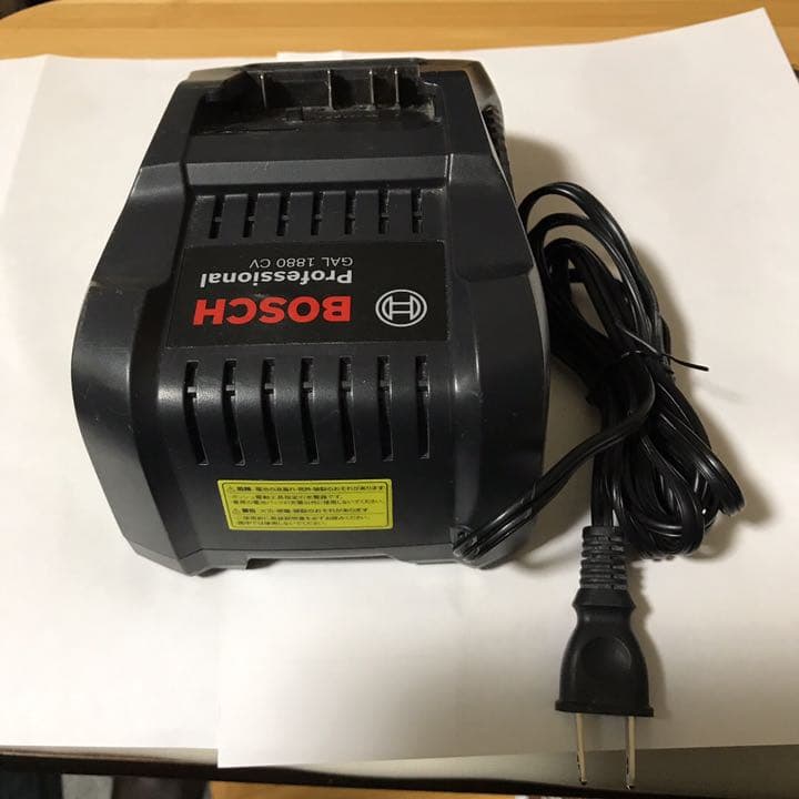 ボシュ製充電器18Vです。