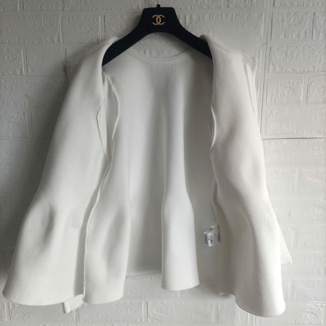 TREFLE トレフル　ペプラム 　カーディガン　金ボタン　ボリューム