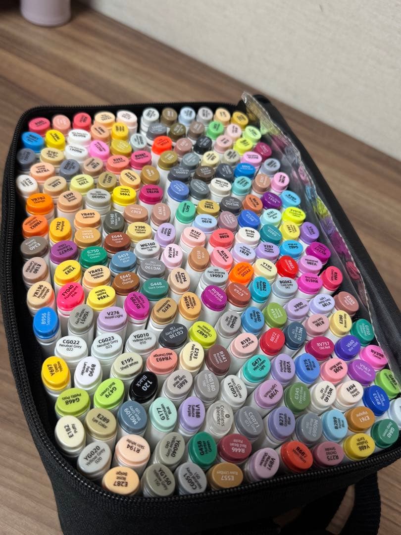 美品　Ohuhu イラストマーカー 200本　201本